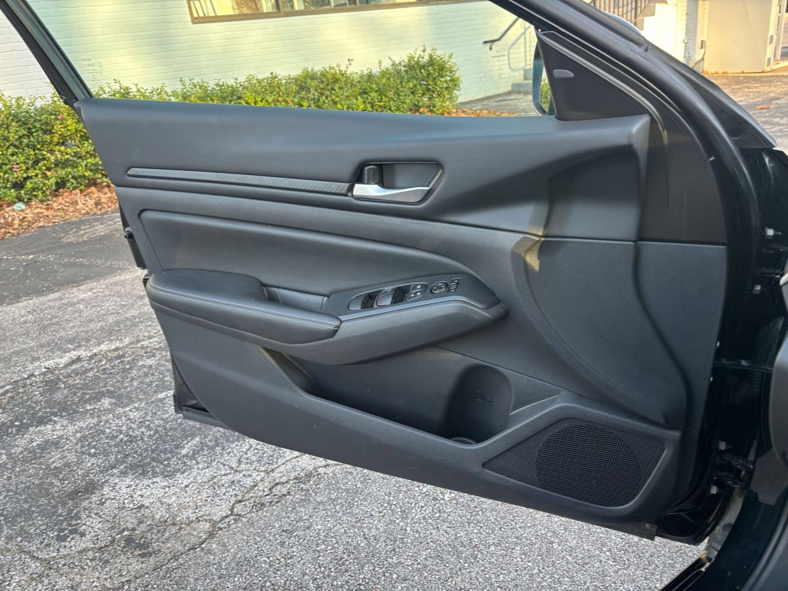 Used 2025 Nissan Altima 2.5 SV FWD image 18