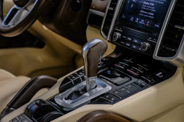 Used 2017 Porsche Cayenne AWD/4WD image 32