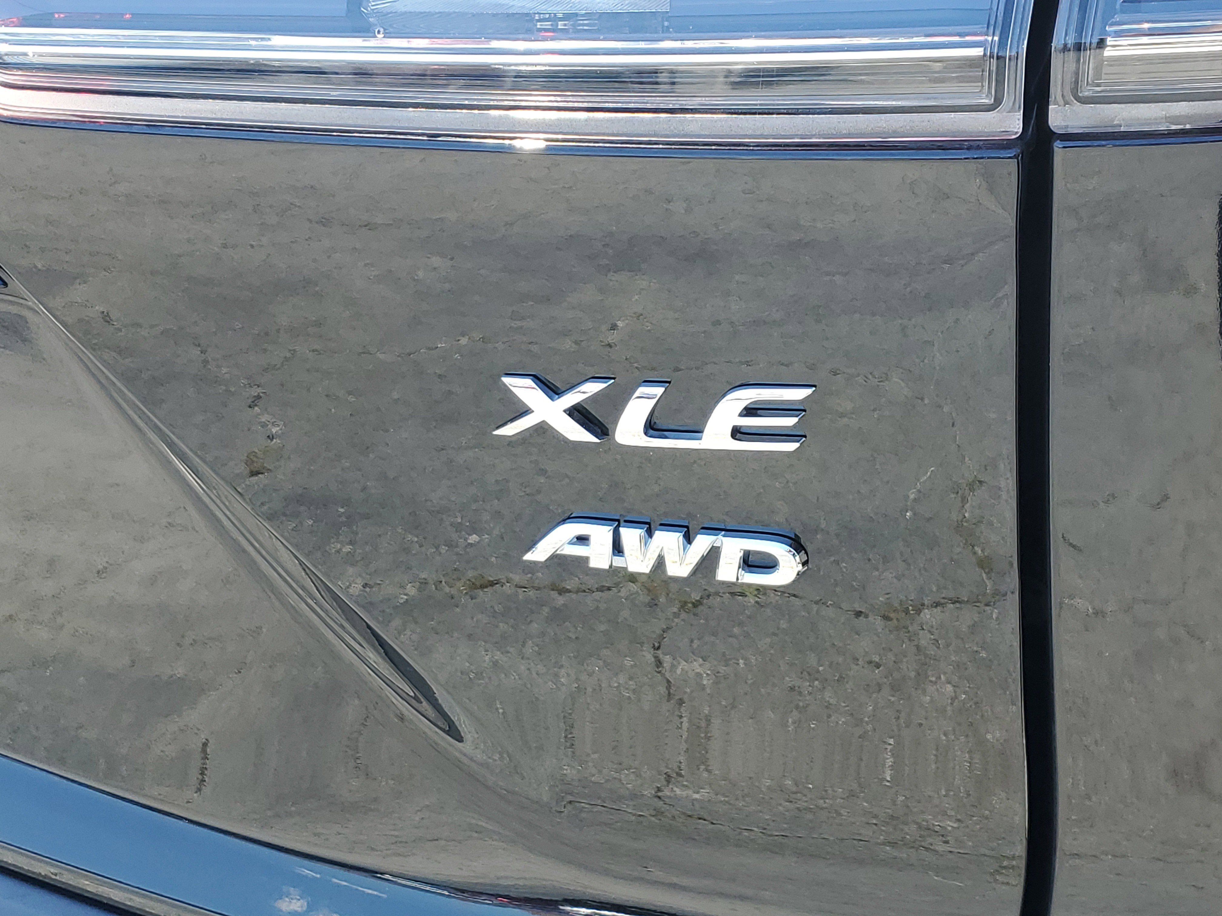 Used 2023 Toyota Corolla Cross XLE AWD/4WD image 7