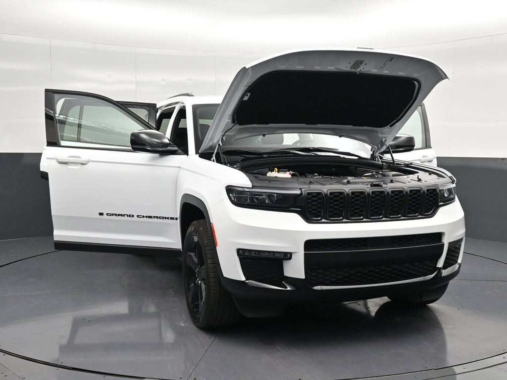 Used 2025 Jeep Grand Cherokee L Limited w/ Black Appearance Package RWD image 34
