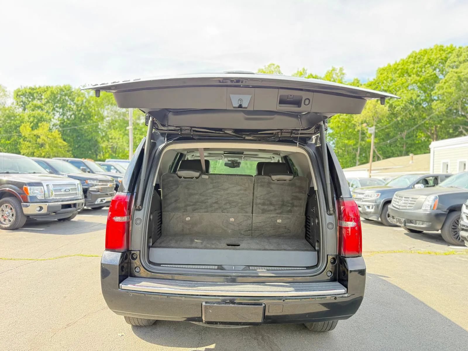 Used 2015 Chevrolet Tahoe LTZ AWD/4WD image 8
