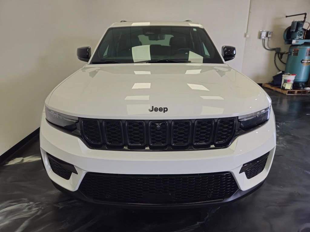 Used 2024 Jeep Grand Cherokee Limited w/ Luxury Tech Group II AWD/4WD image 18