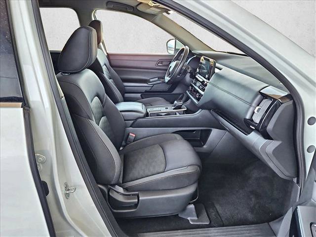 Used 2024 Nissan Pathfinder SV FWD image 20