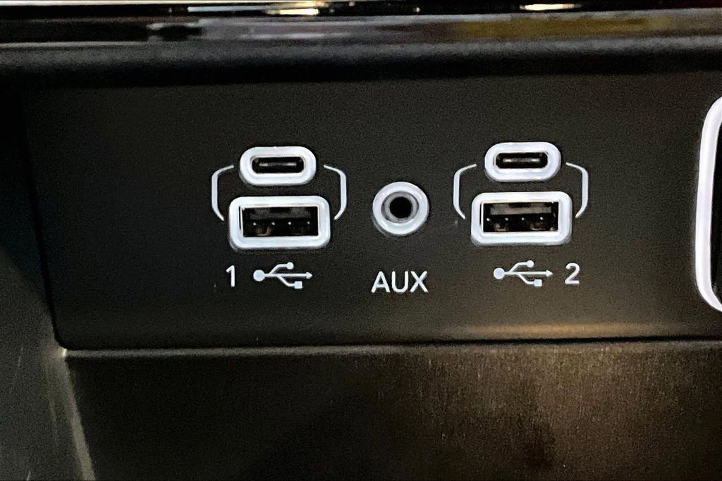 Used 2025 Jeep Grand Cherokee Limited w/ Black Appearance Package image 32