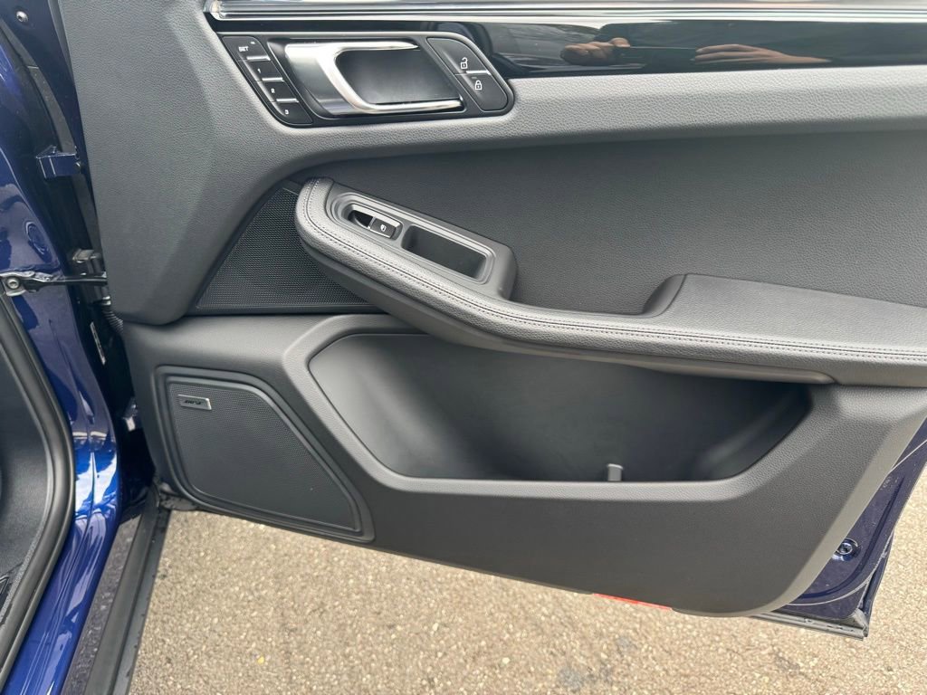 Used 2024 Porsche Macan image 41