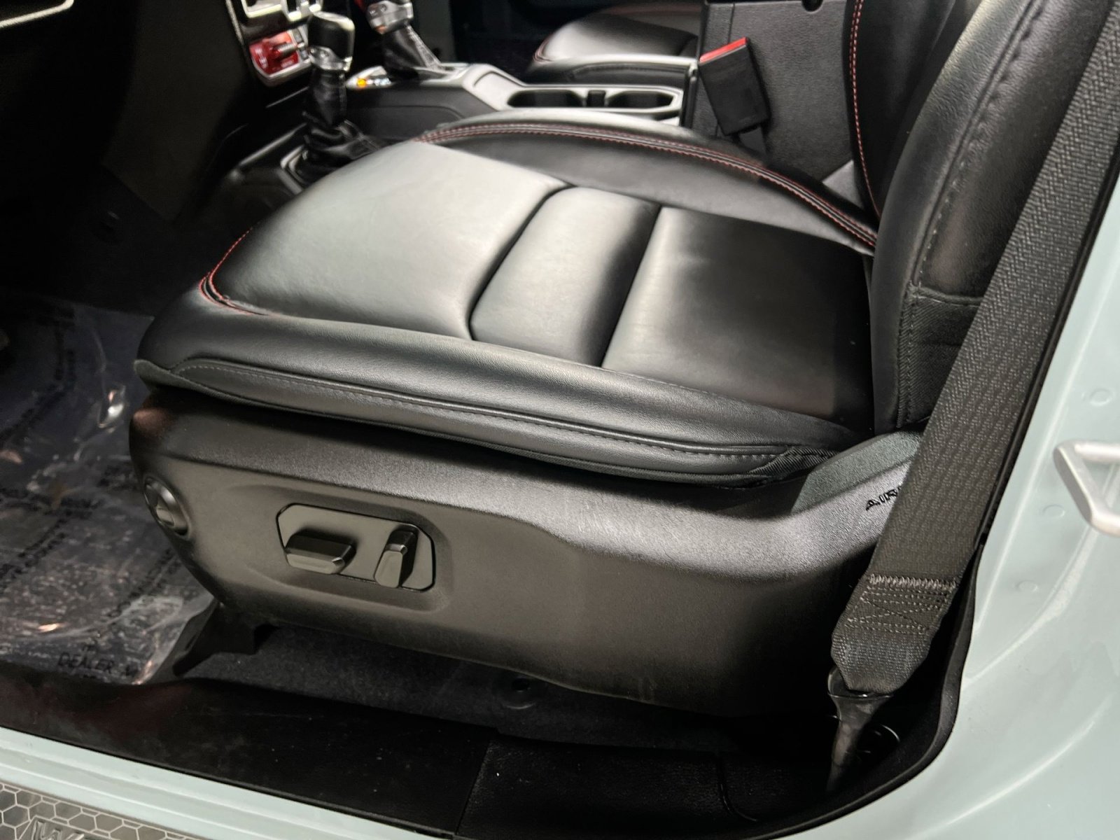 Used 2024 Jeep Wrangler Unlimited Rubicon w/ Technology Group image 18