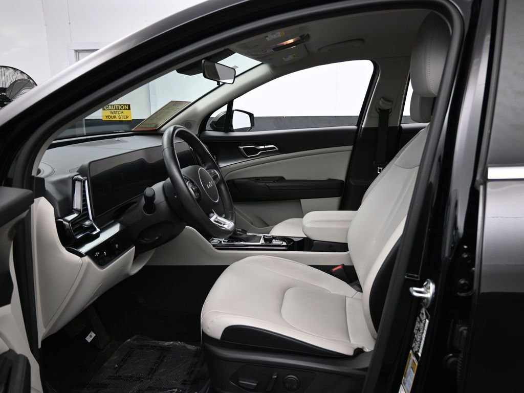 Used 2024 Kia Sportage EX image 11