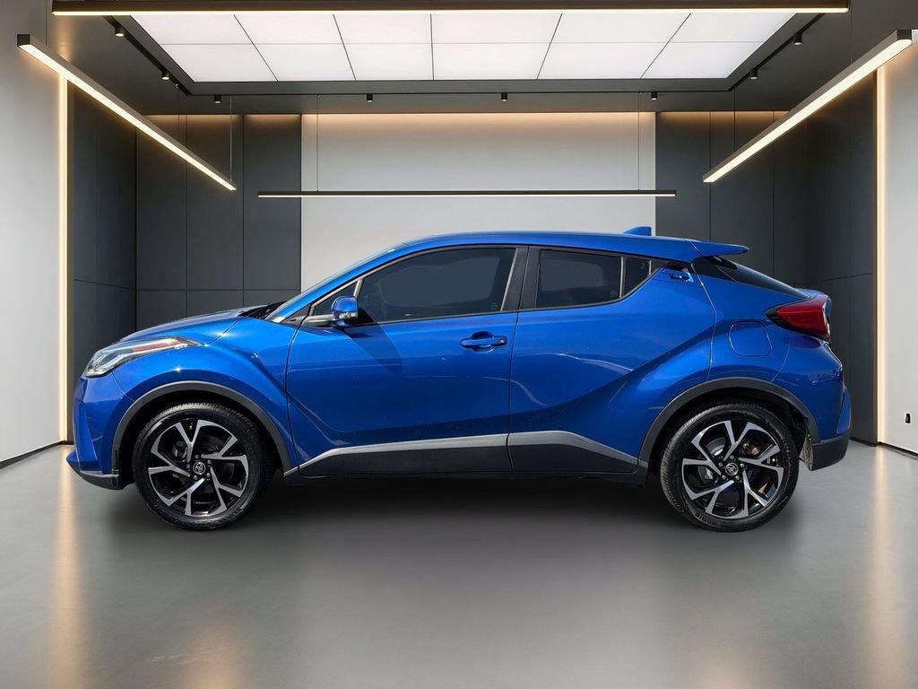 Used 2020 Toyota C-HR XLE FWD image 2