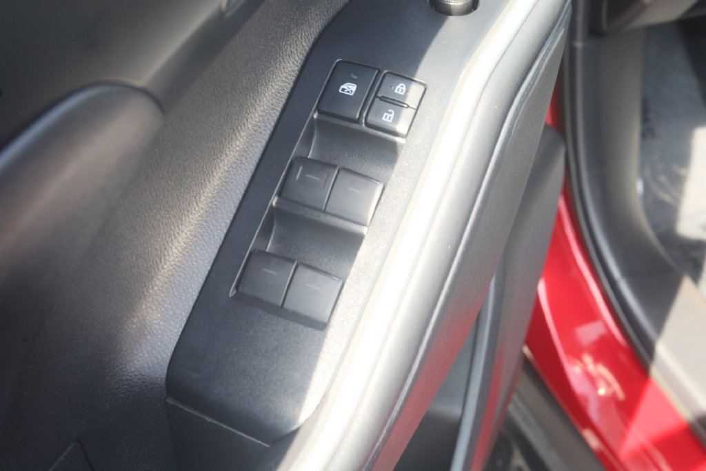 Used 2021 Toyota Highlander XLE AWD/4WD image 21