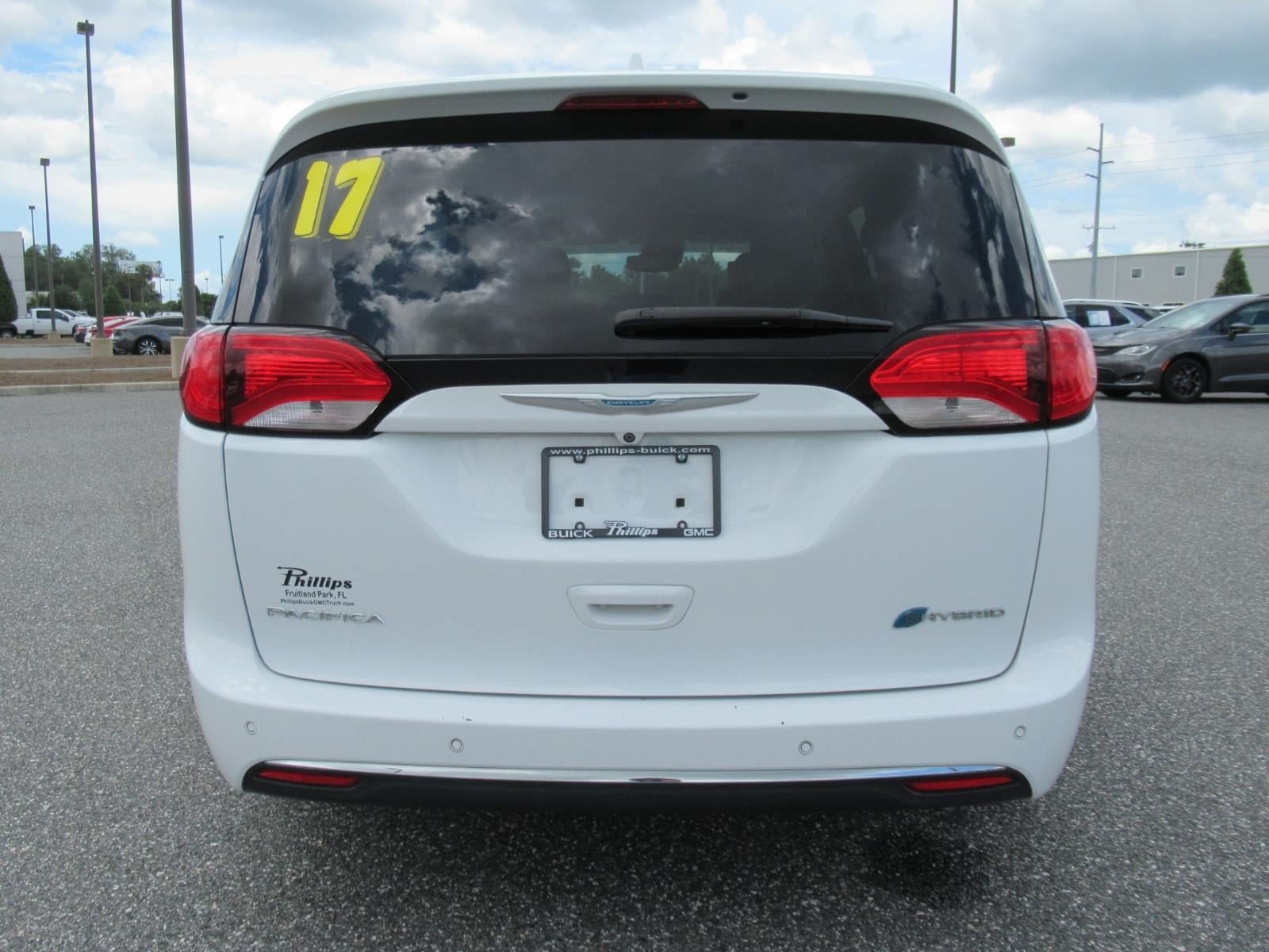 Used 2017 Chrysler Pacifica Platinum FWD image 6