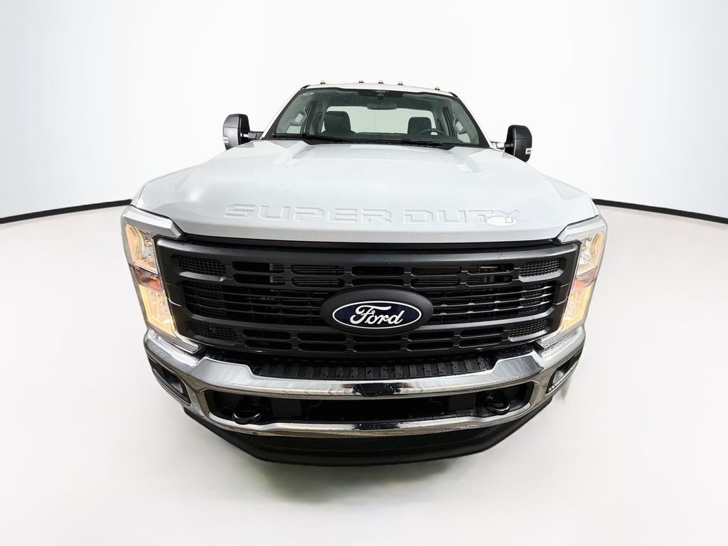New 2027 Ford F350 XL w/ XL Driver Assist Package AWD/4WD image 2