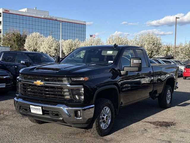 Used 2024 Chevrolet Silverado 2500 LT w/ Convenience Package image 5
