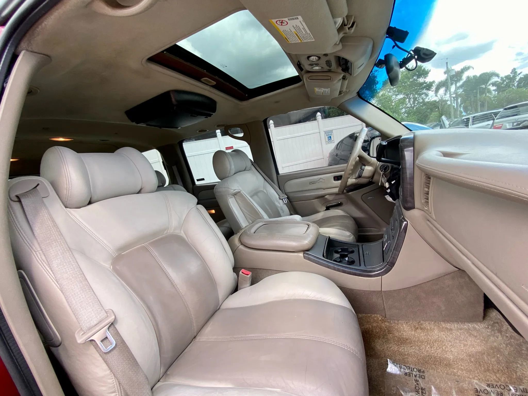 Used 2002 GMC Yukon XL Denali image 3