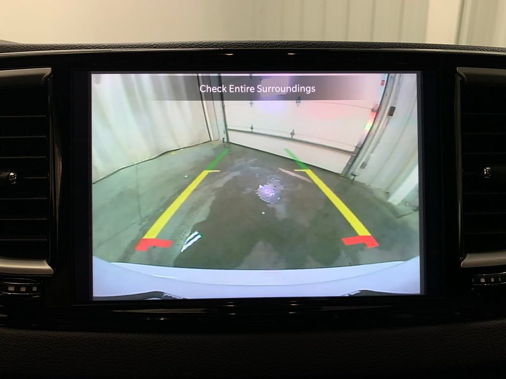 Used 2024 Chrysler Pacifica Touring-L FWD image 31