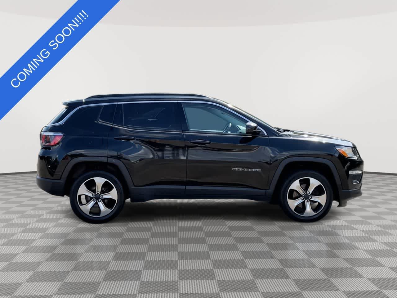 Used 2018 Jeep Compass Latitude w/ Cold Weather Group AWD/4WD image 9