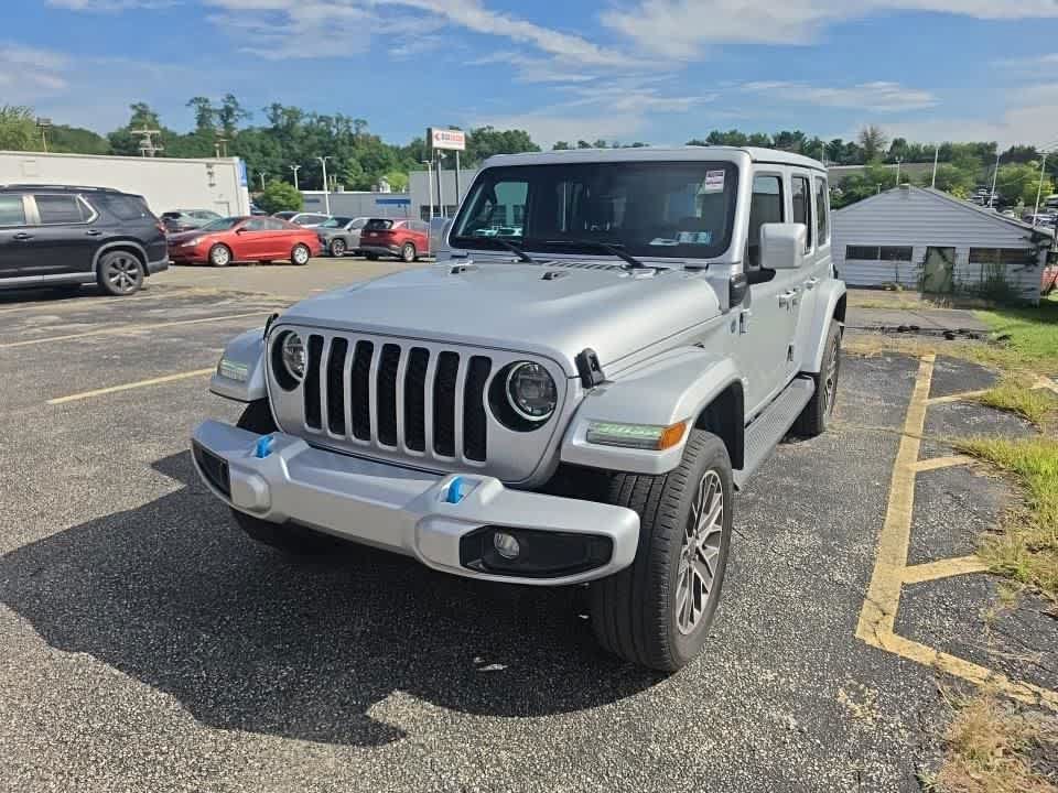 Used 2023 Jeep Wrangler Unlimited Sahara AWD/4WD image 2