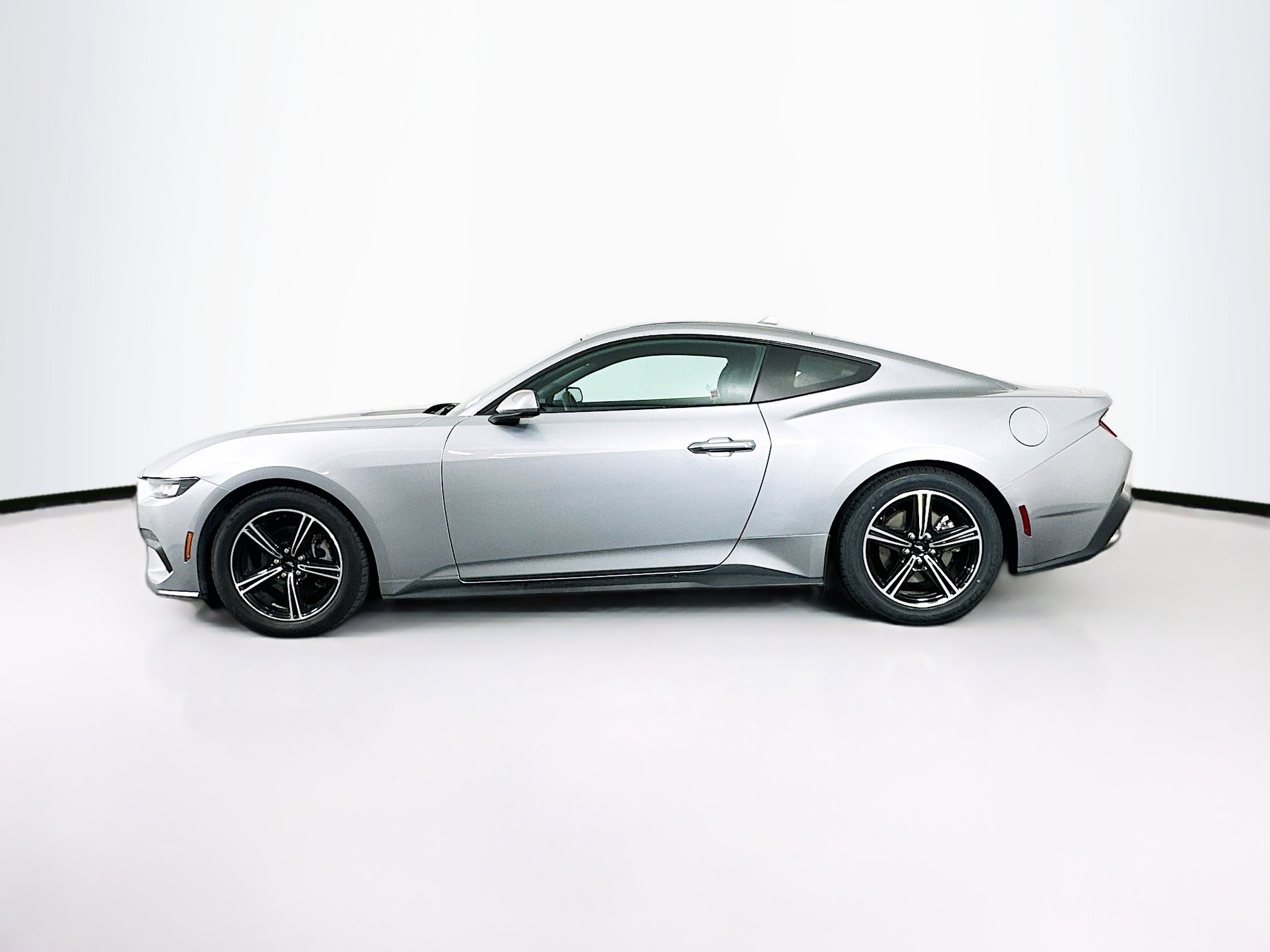 Used 2024 Ford Mustang Coupe image 4