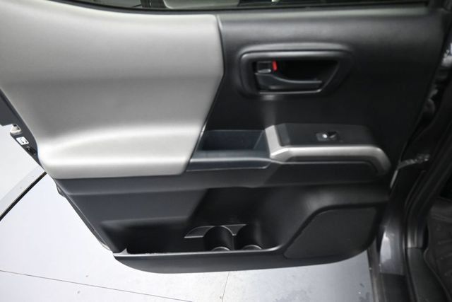 Used 2018 Toyota Tacoma SR5 RWD image 18