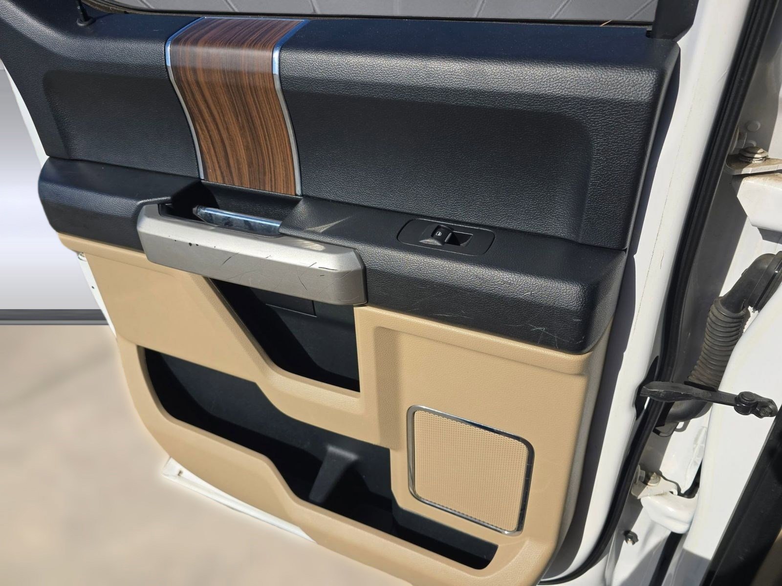 Used 2015 Ford F150 Lariat image 21