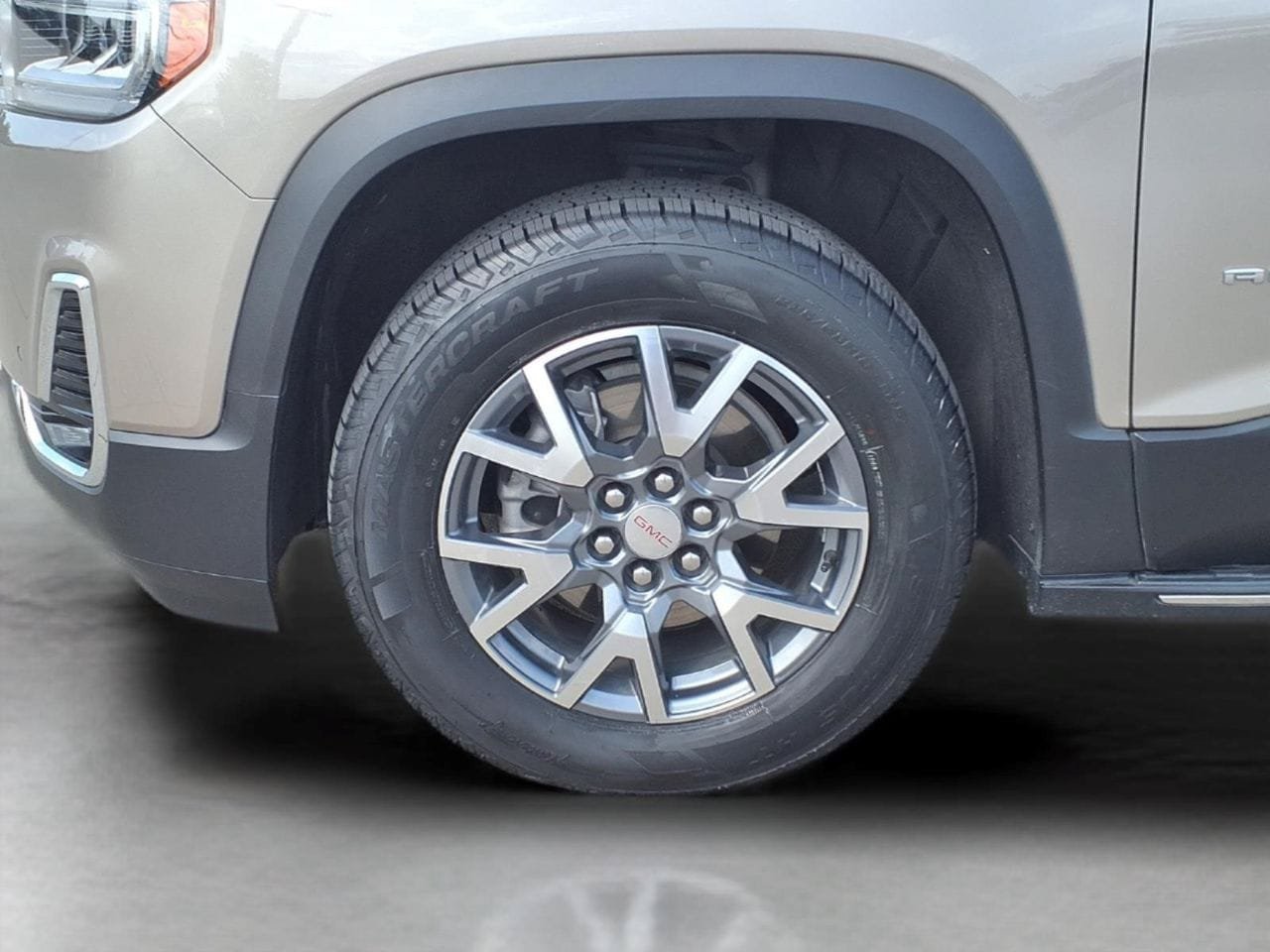 Used 2023 GMC Acadia SLT w/ Technology Package AWD/4WD image 11