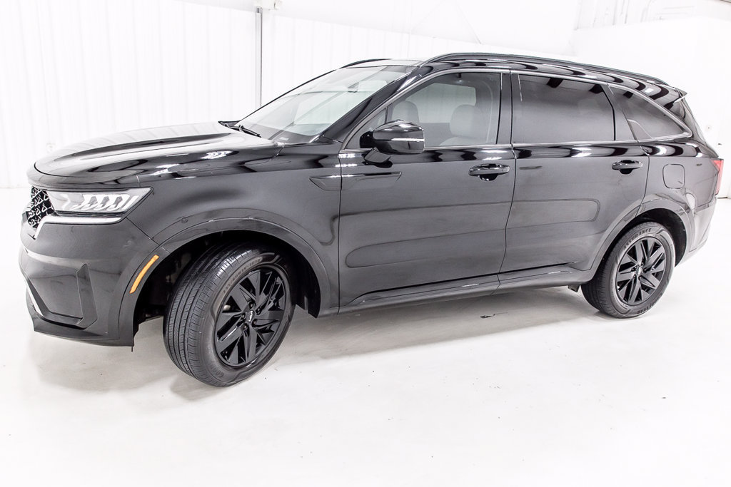 Used 2023 Kia Sorento EX w/ Panoramic Sunroof Package FWD image 3