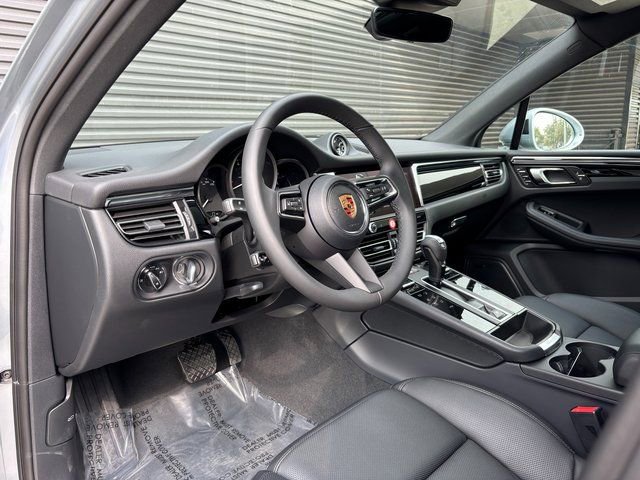 Certified 2026 Porsche Macan image 4