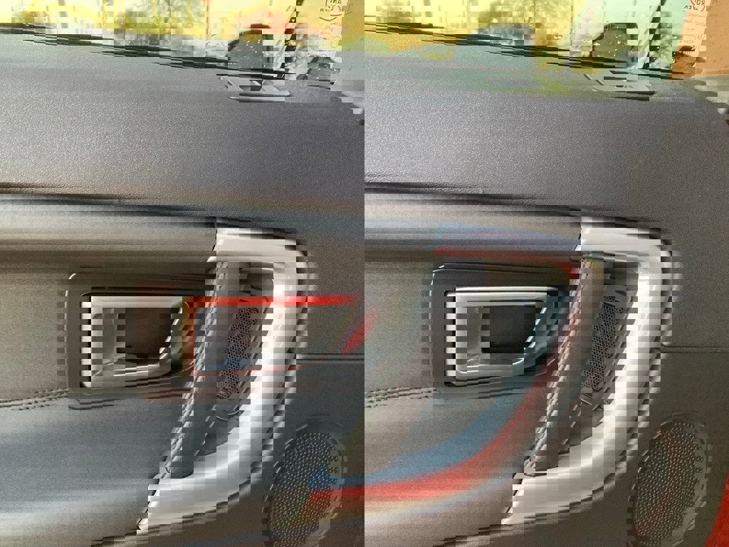 Used 2018 Land Rover Discovery Sport HSE image 12