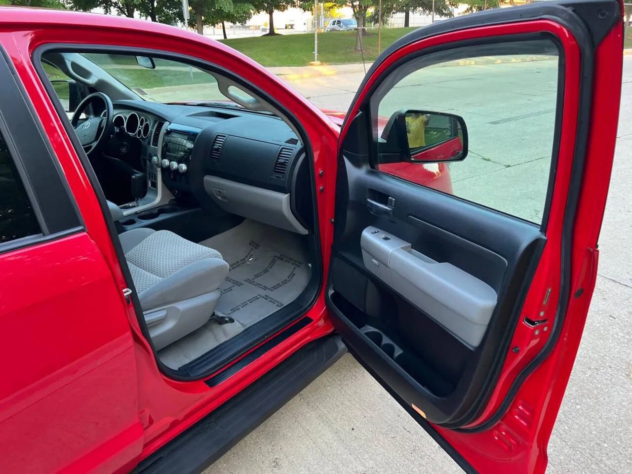 Used 2007 Toyota Tundra SR5 w/ TRD Off-Road Pkg image 25