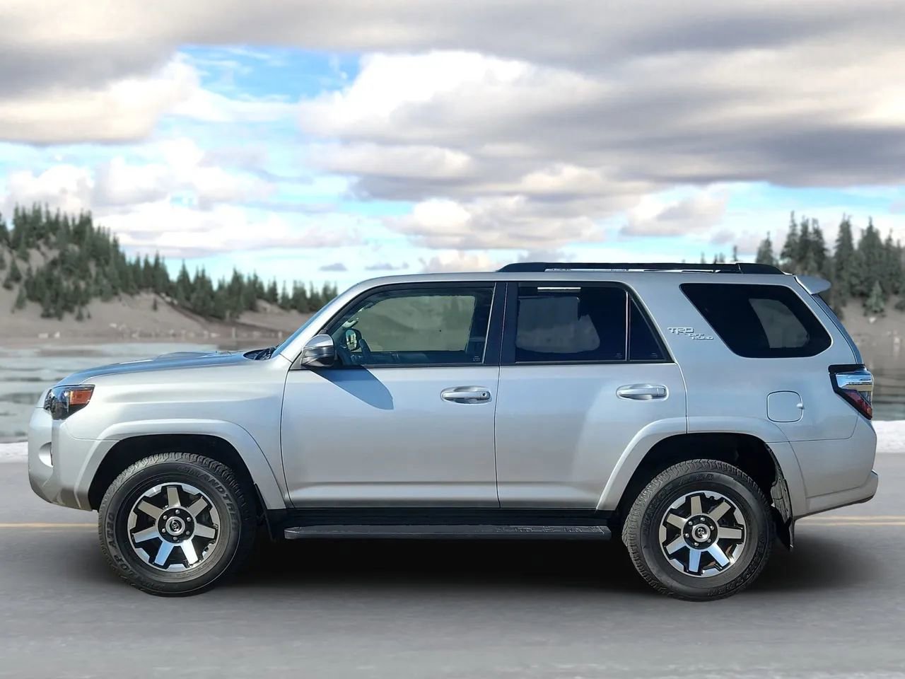 Used 2024 Toyota 4Runner TRD Off-Road image 3