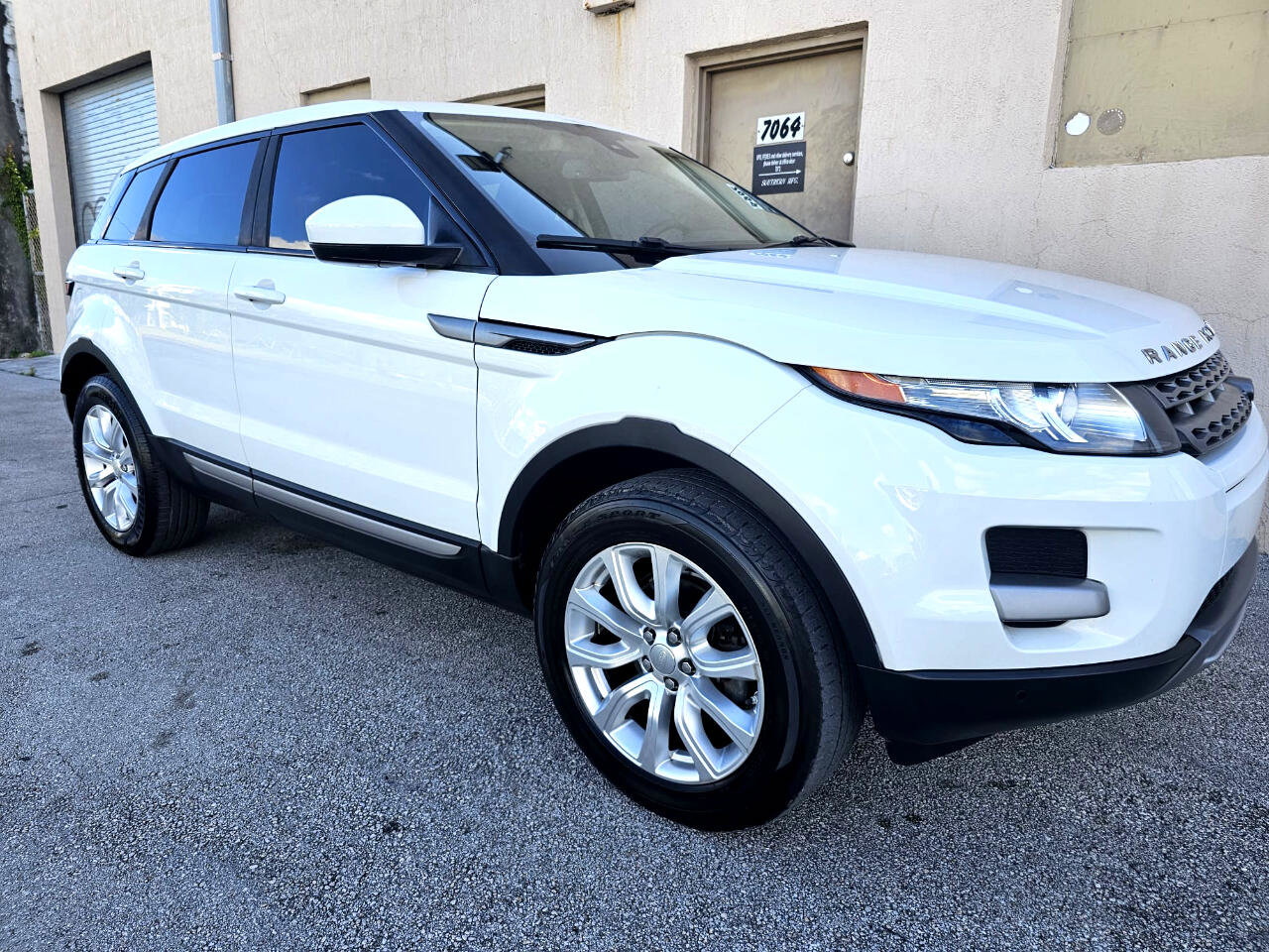Used 2015 Land Rover Range Rover Evoque Pure image 8