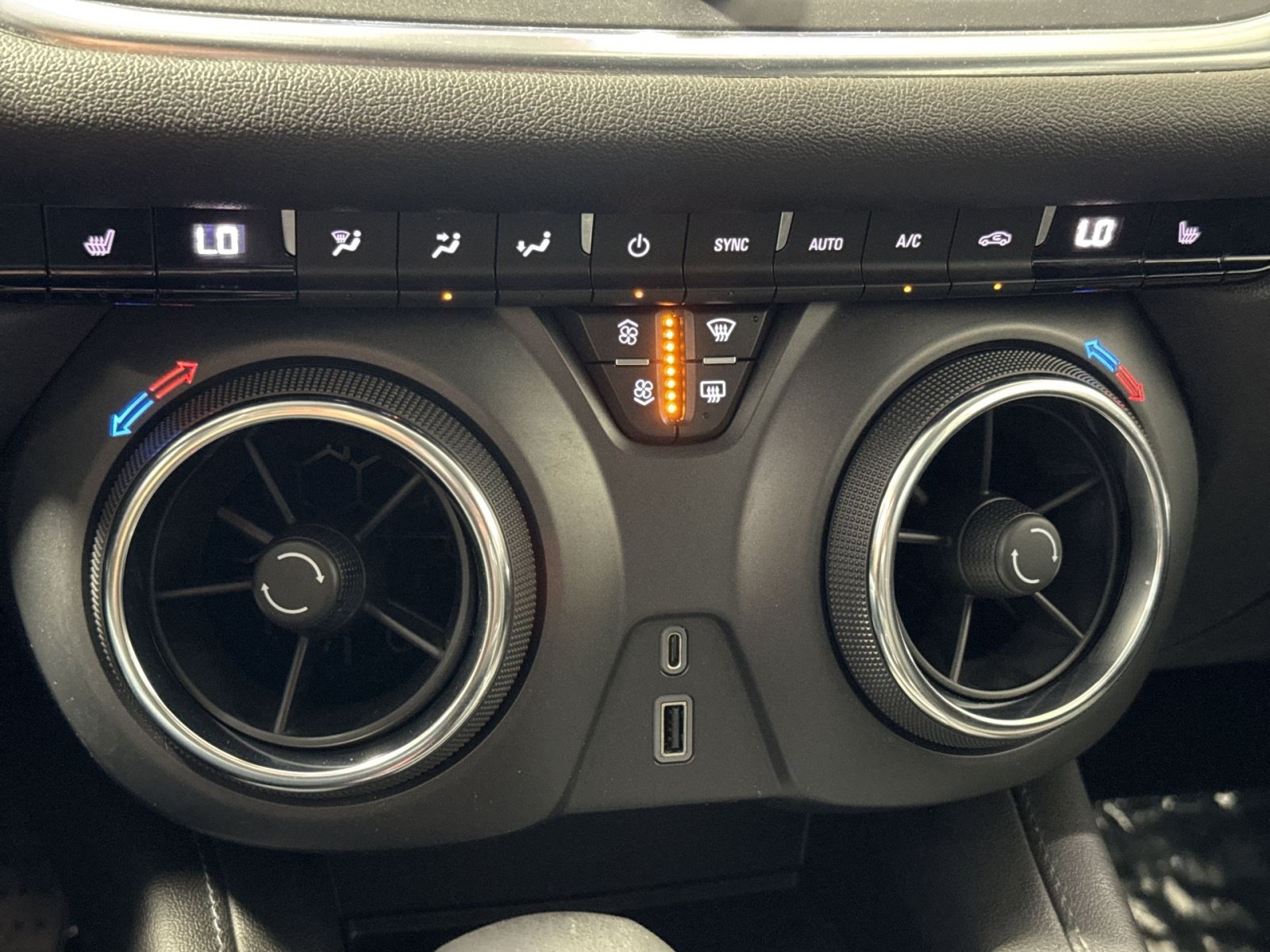 Used 2021 Chevrolet Blazer LT FWD image 22
