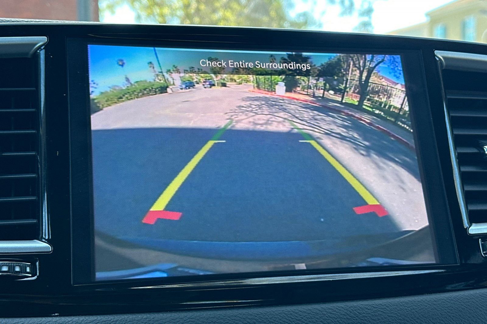 Used 2023 Chrysler Pacifica Touring-L image 19