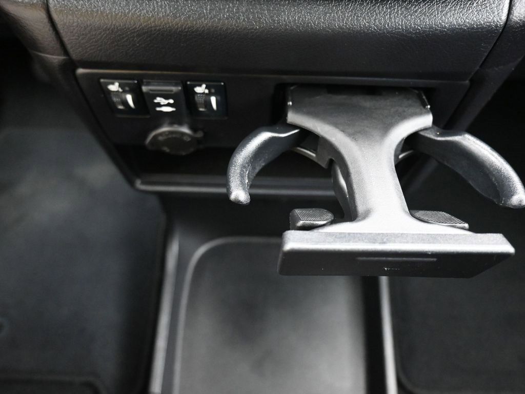 Used 2020 Toyota Sienna SE Premium image 22