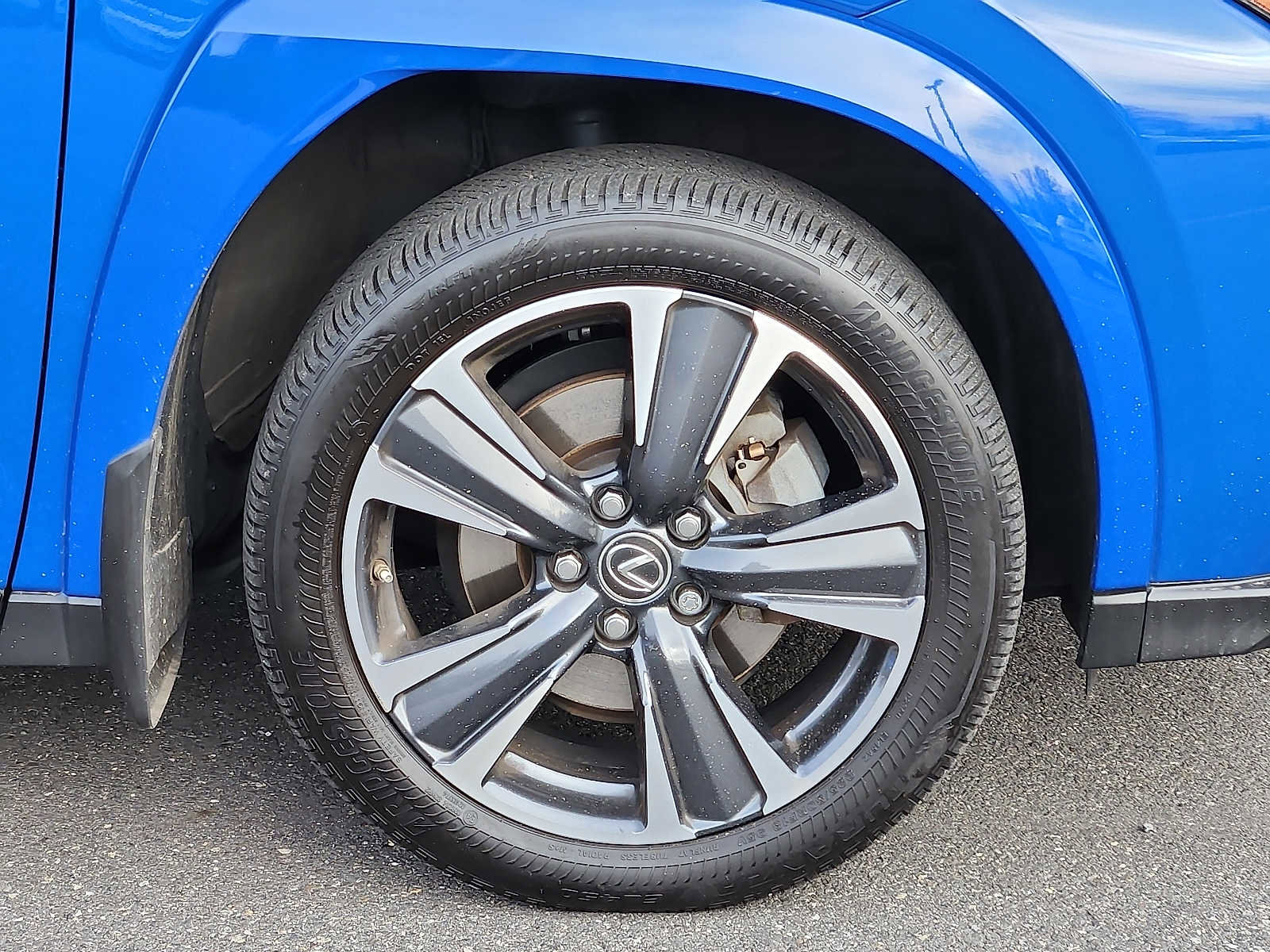 Used 2024 Lexus UX 250h AWD w/ Premium Package image 8