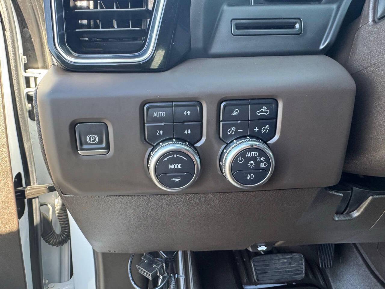 Used 2025 GMC Sierra 3500 Denali AWD/4WD image 17