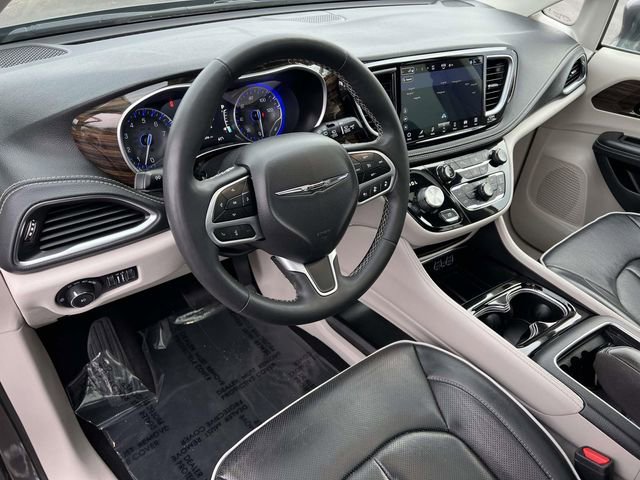 Used 2023 Chrysler Pacifica Limited image 31