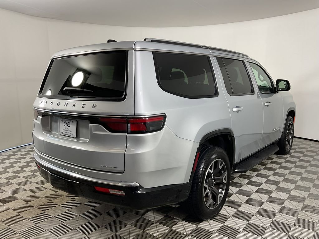 Used 2024 Jeep Wagoneer Series III w/ Flexible Seating Group image 9