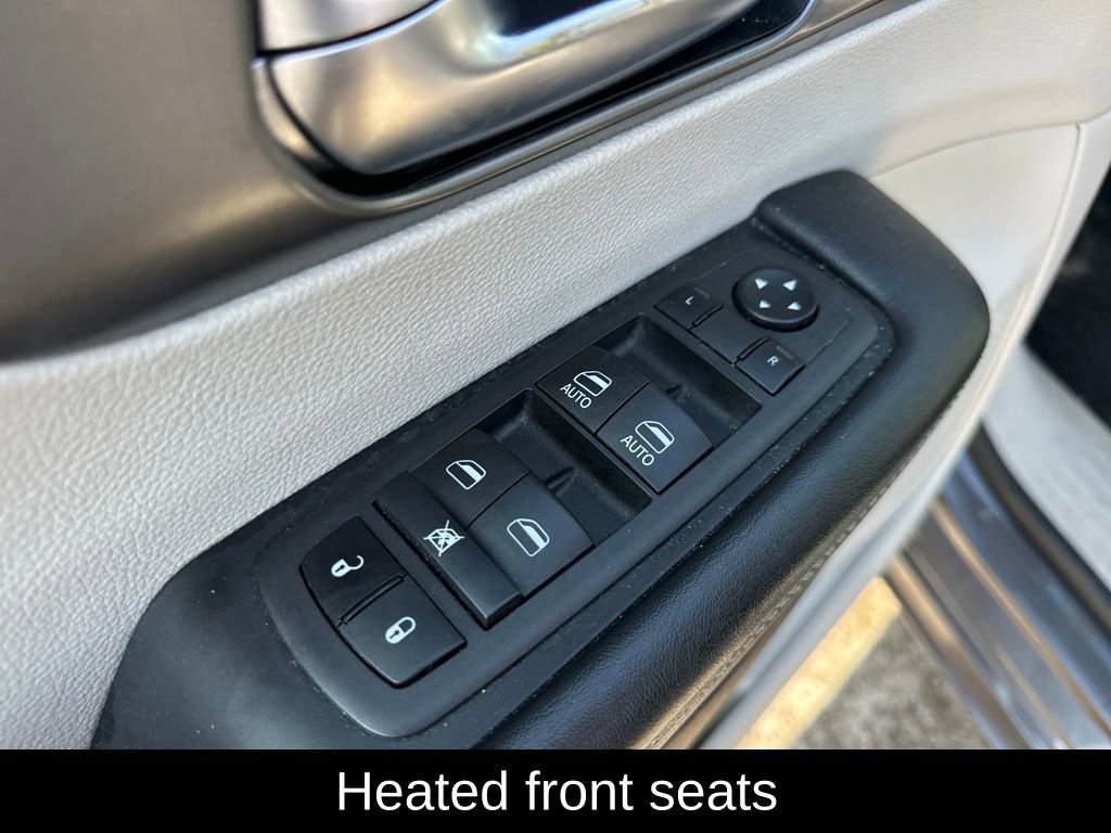 Used 2023 Chrysler Pacifica Touring-L image 11