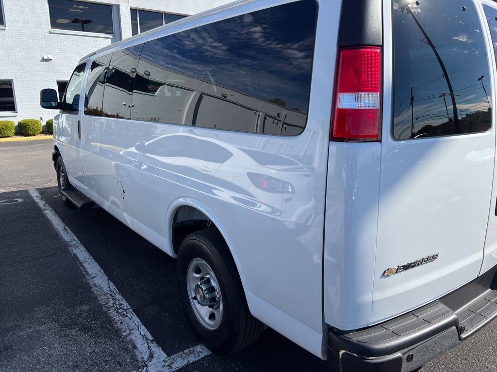 Used 2025 Chevrolet Express 3500 LT w/ LT Preferred Equipment Group RWD image 7
