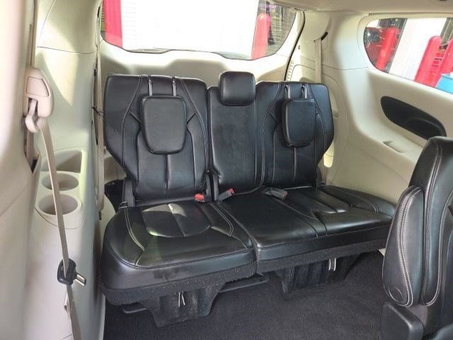 Used 2023 Chrysler Pacifica Touring-L FWD image 48