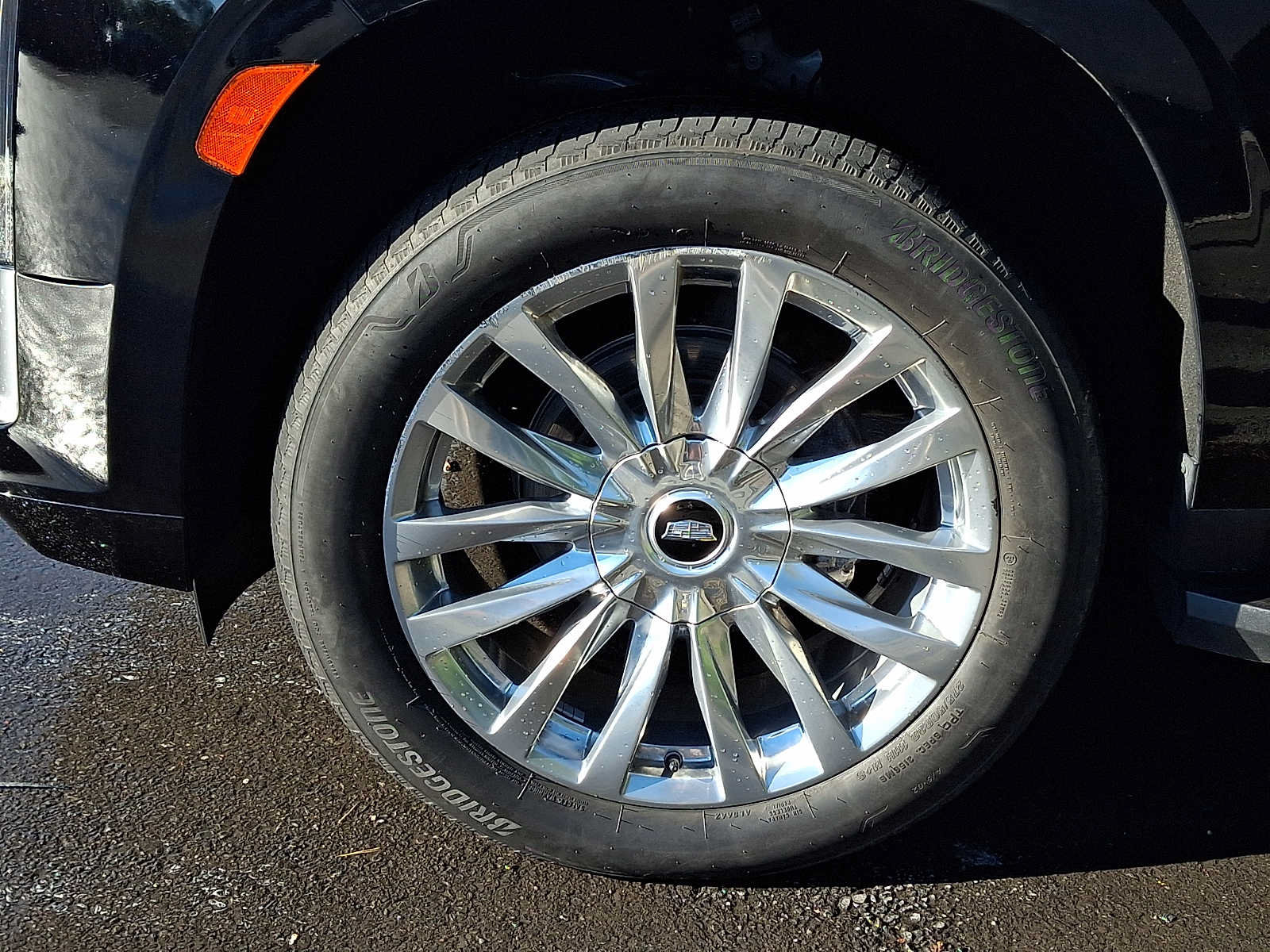 Certified 2024 Cadillac Escalade ESV Luxury AWD/4WD image 4