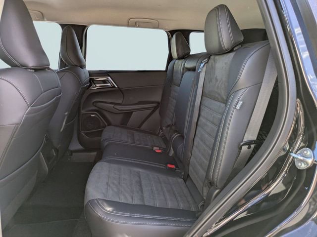 New 2026 Mitsubishi Outlander SE image 15