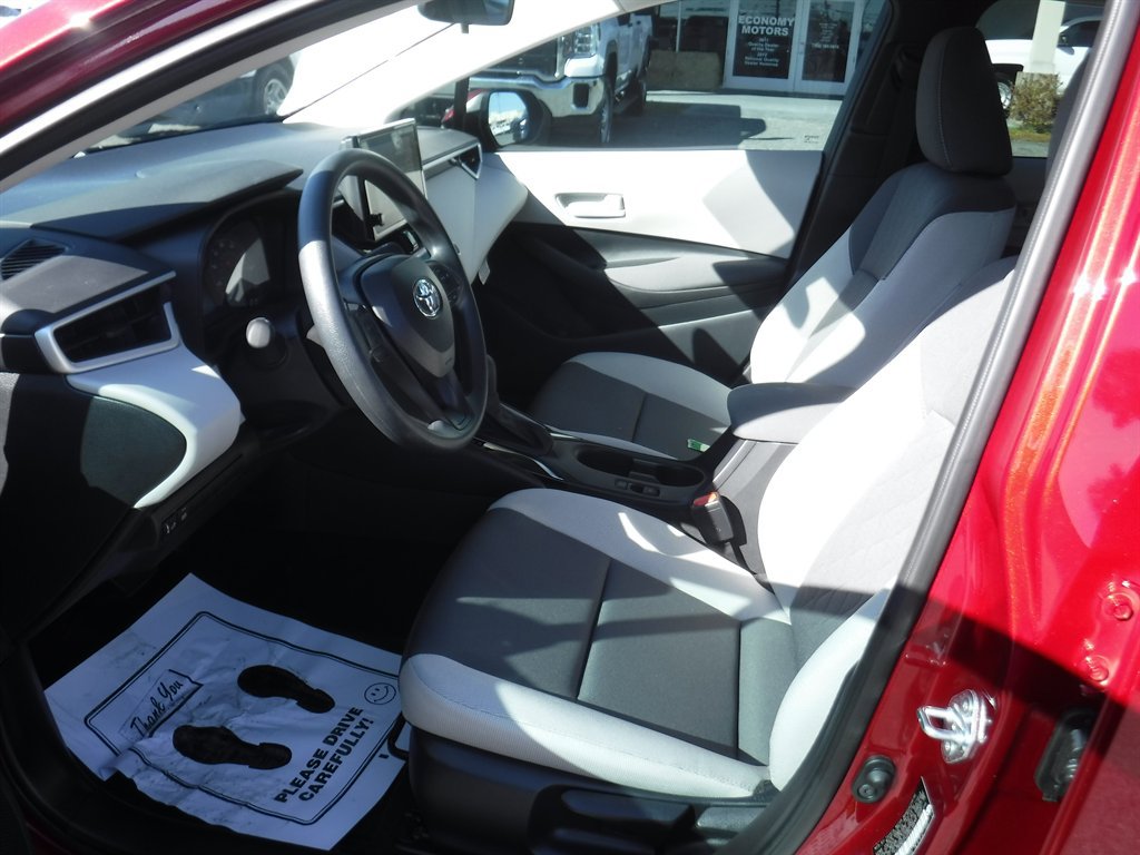 Used 2025 Toyota Corolla LE image 9