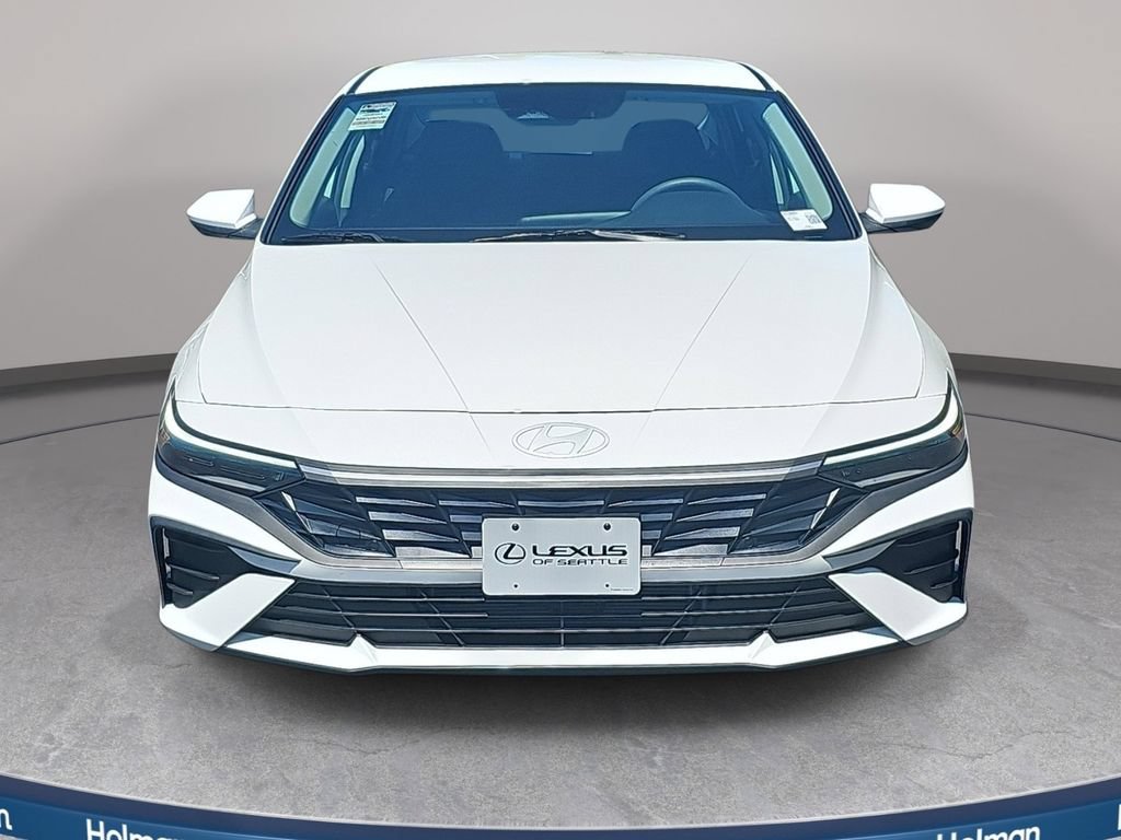 Used 2025 Hyundai Elantra Hybrid FWD image 3