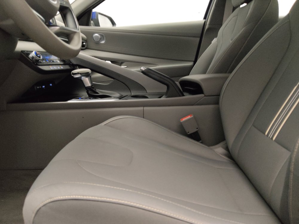 Used 2021 Hyundai Elantra SEL FWD image 17
