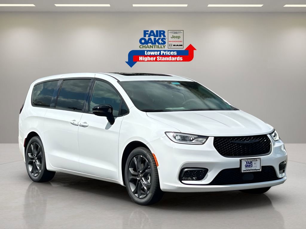 New 2026 Chrysler Pacifica Select