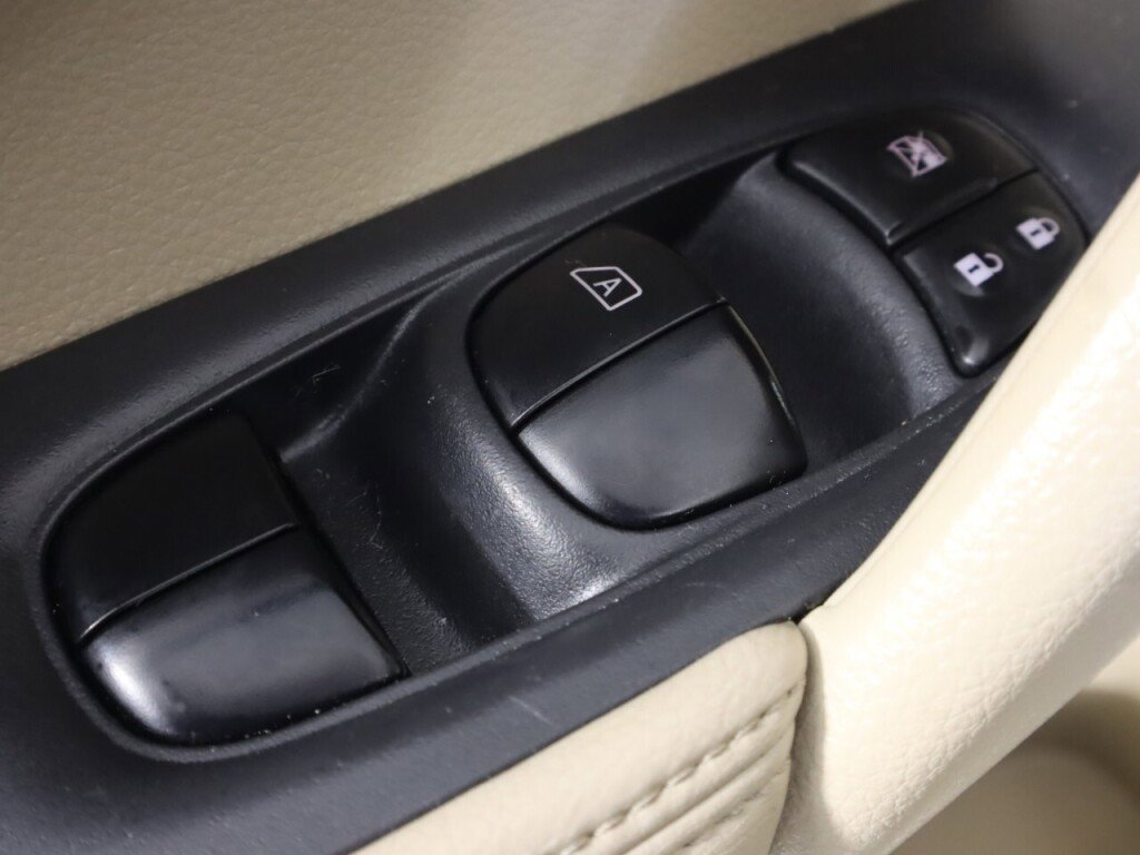 Used 2016 Nissan Rogue S w/ Appearance Package image 23