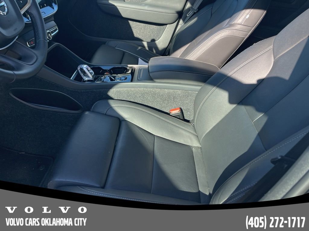 Certified 2025 Volvo XC40 B5 Plus image 9