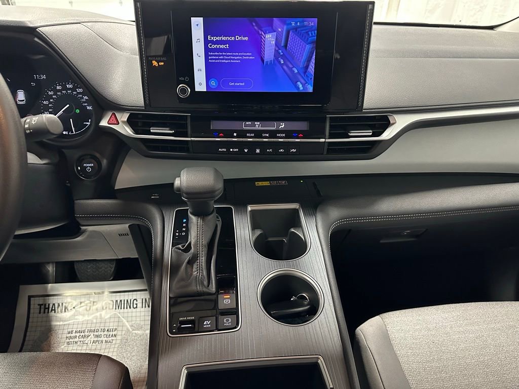 Used 2025 Toyota Sienna LE image 25