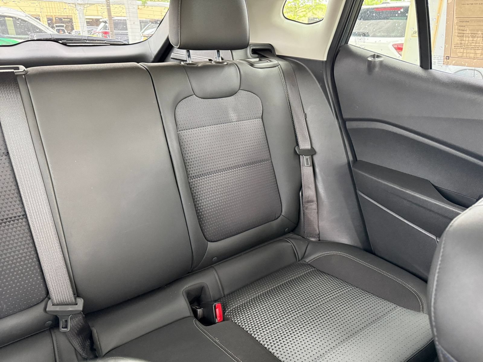 Used 2025 Chevrolet Trax LT FWD image 37